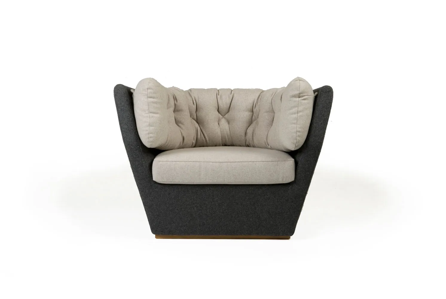 HUG LOUNGE ARM CHAIR 1