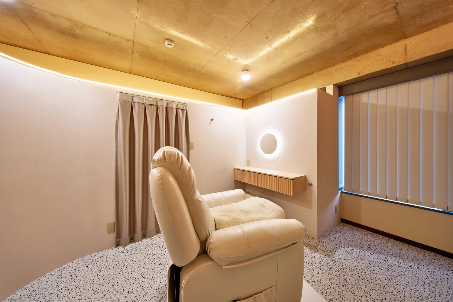 Uru total beauty salon 2