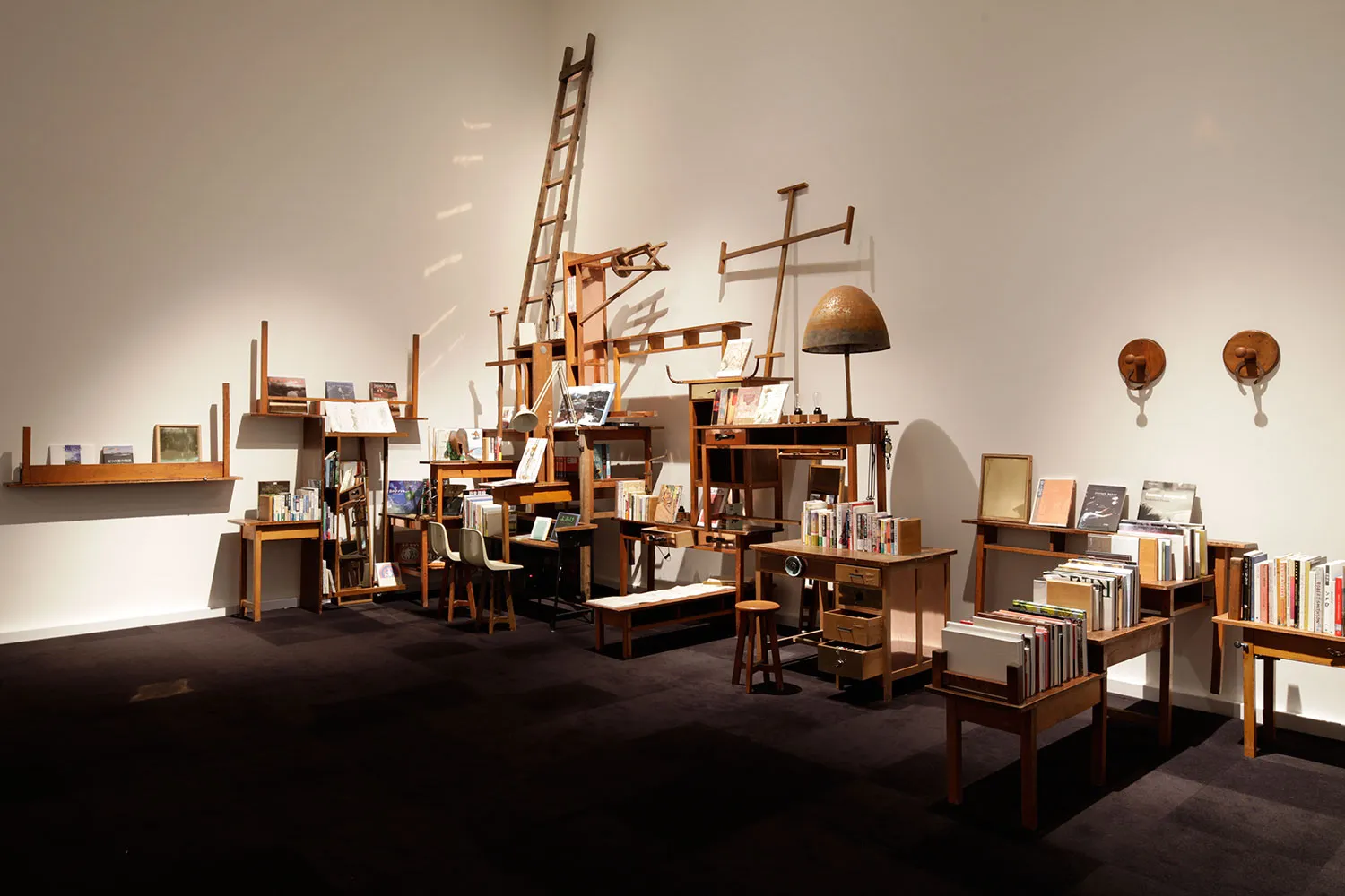 NATURE BOOK LOUNGE 2