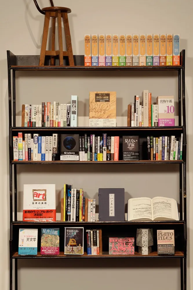 NATURE BOOK LOUNGE 5