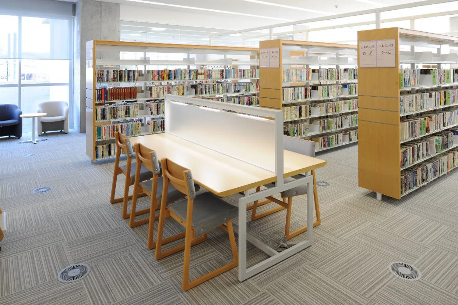 LIB CHAIR 01 / 02 9